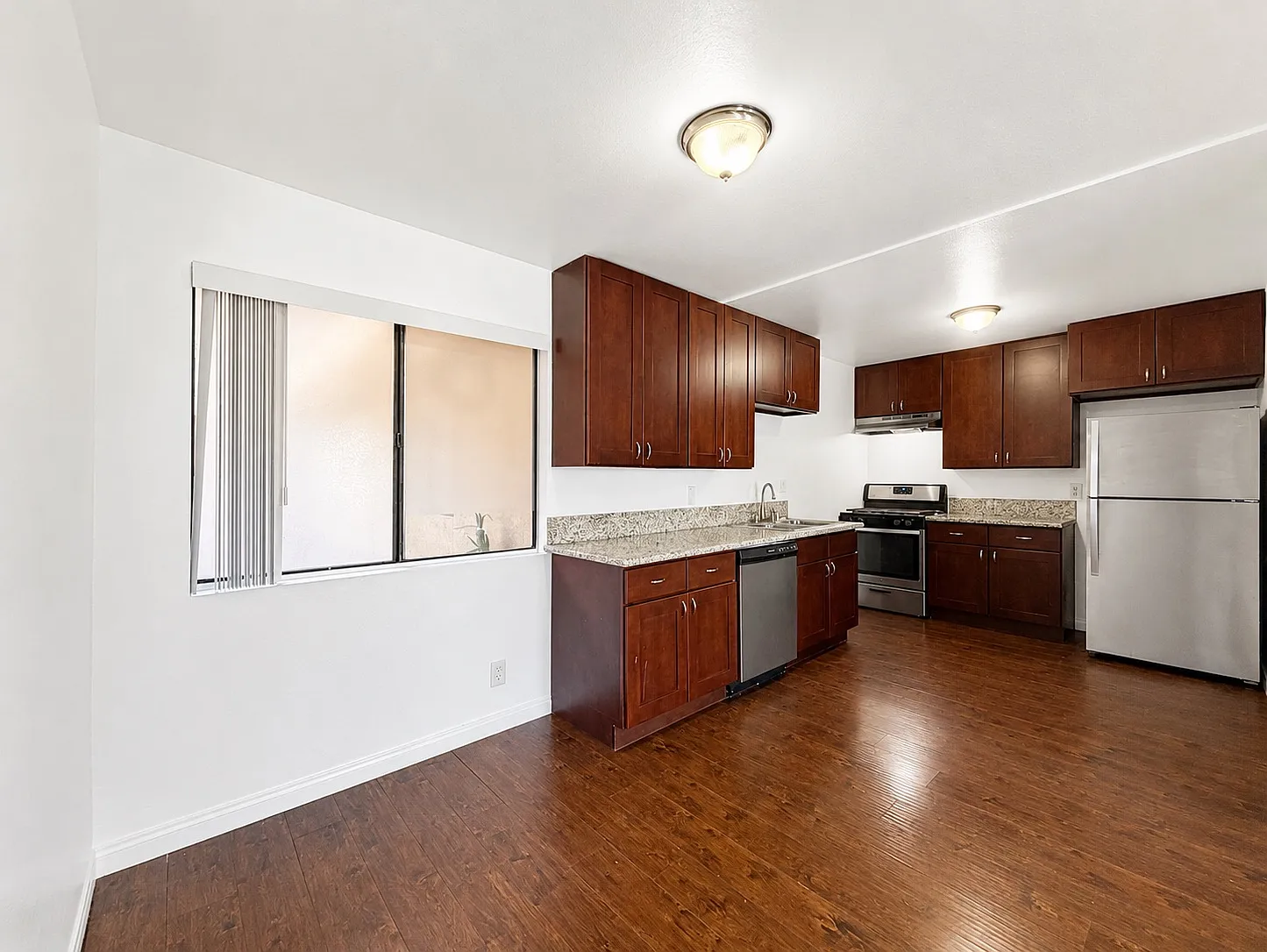 215 North Mariposa Avenue - 104 — Photo 3