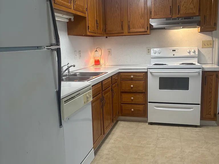 220 Pine St #4 — Photo 7