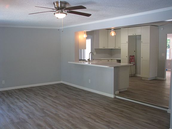 3rd image of 116 Greenhurst Ave