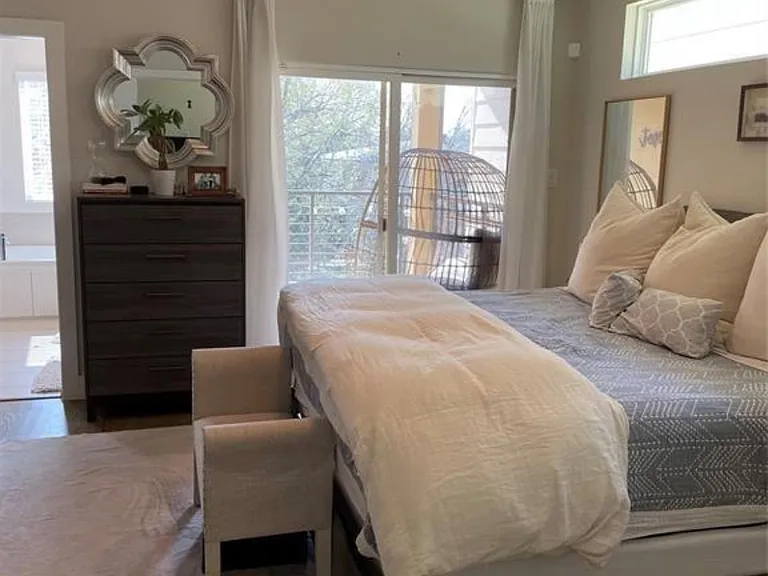 5204 Hershe St #B — Photo 6
