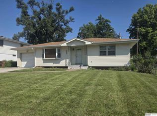 7221 Sun Valley Dr, Bellevue, NE 68157