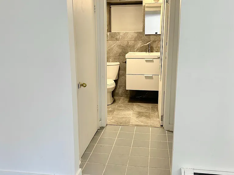 375 Palmerston Blvd #LOWER — Photo 10