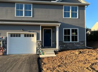 176 Lamp Post Ln, Hershey, PA 17033