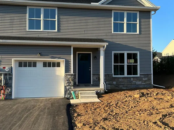 176 Lamp Post Ln, Hershey, PA 17033