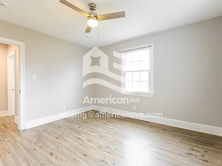 1325015_011_main_bedroom_11.jpg