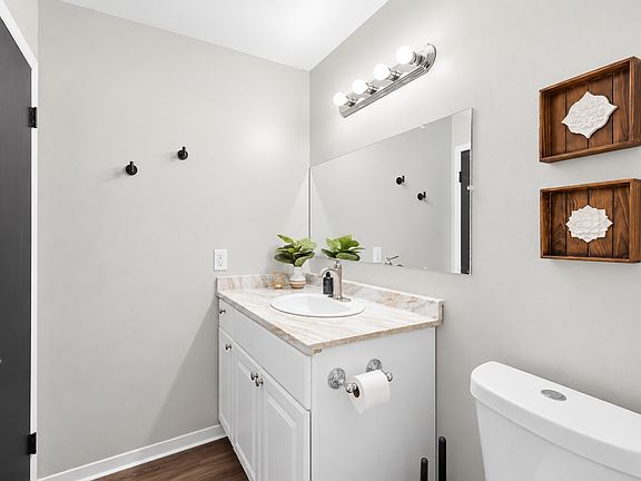 5th image of 3206 Greenfield Rd #2