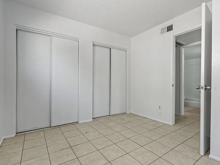 15-web-or-mls-2688 N 43rd Ave 29D--12_10012025