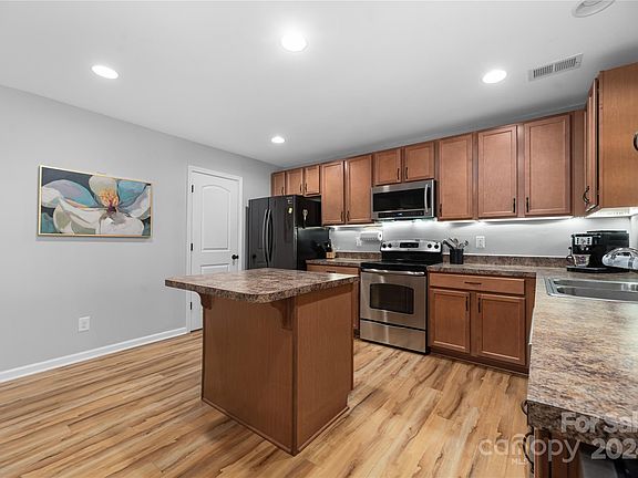 3rd image of 16322 Amber Field Dr
