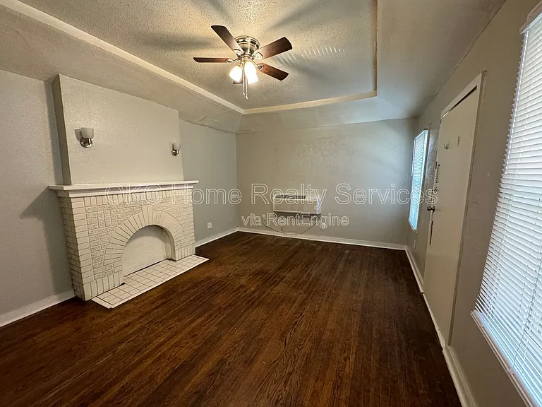 2820 NW 23rd St — Photo 2