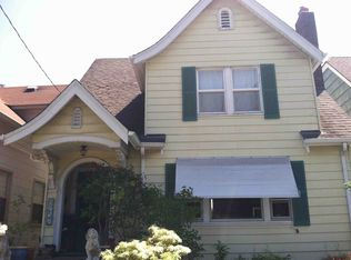 8252 16th Ave NE, Seattle, WA 98115