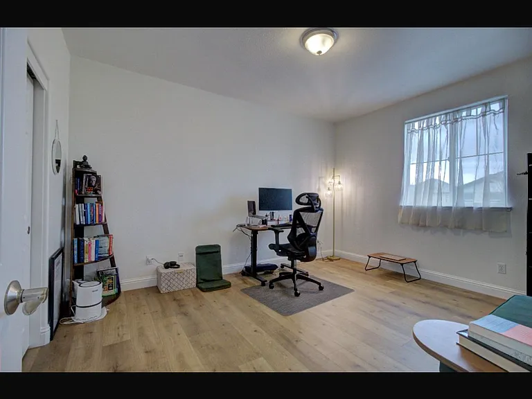 523 Danbury Pl — Photo 22