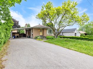 10 Holman Cres, Aurora, ON L4G 1Z9