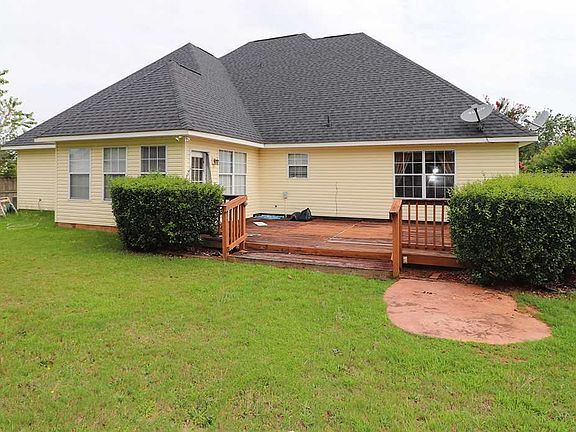 3rd image of 211 Autumn Woods Dr