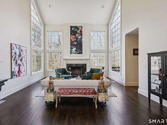 3rd image of 100 Chestnut Hill Road