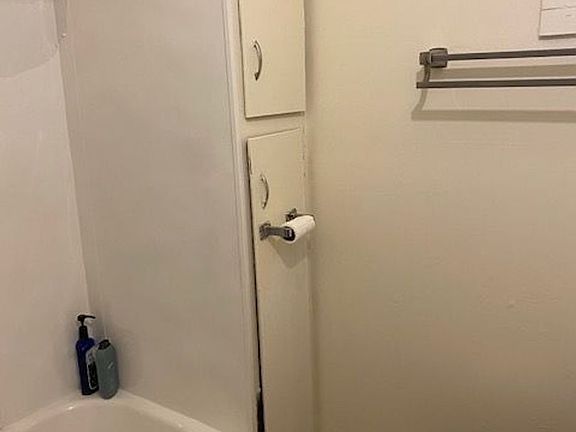 4th image of 4738 16th Ave NE #4B