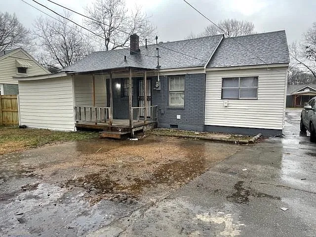 1185 Wright Rd — Photo 2