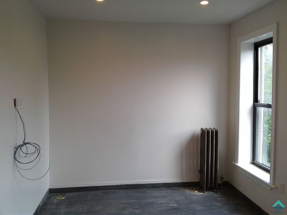2nd image of 76 Somers St APT 3