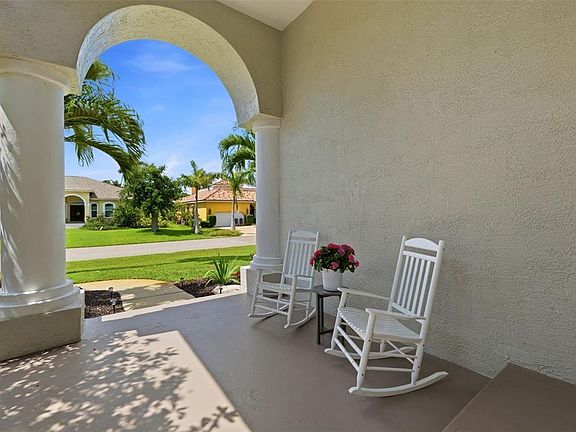 3rd image of 631 DE SOTO DRIVE