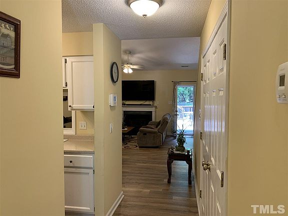 4th image of 86 Stone Hill Ct