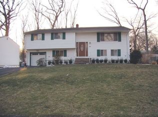55 Glendale Ave, Livingston, NJ 07039