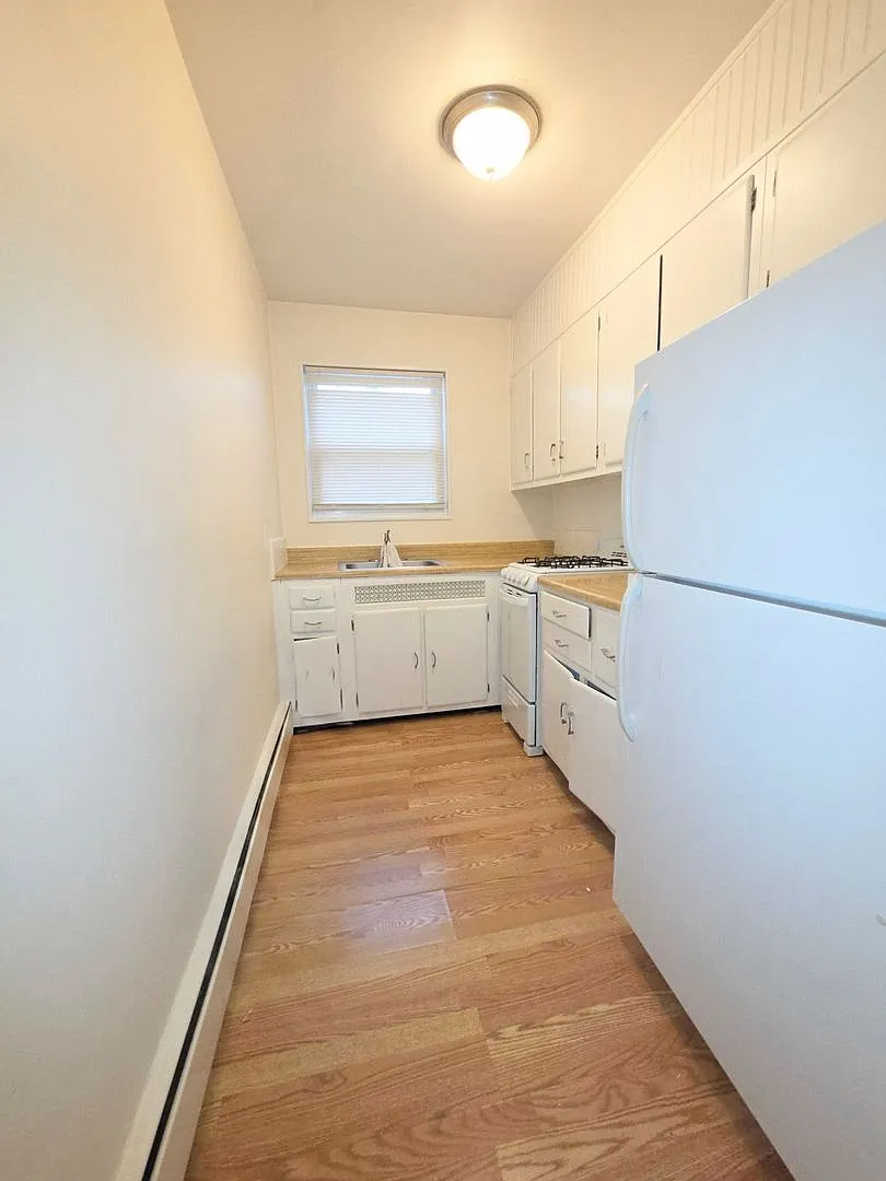 335 Talbott — Photo 3