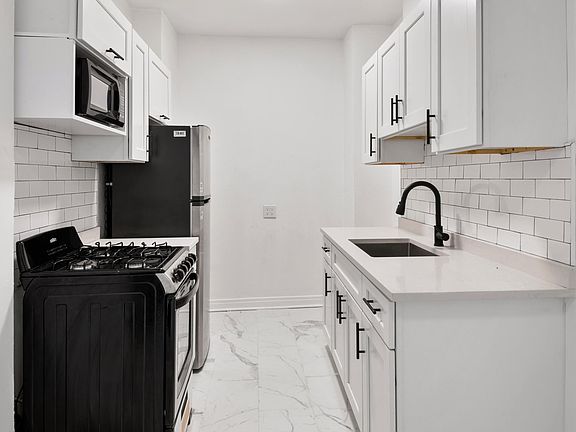 2nd image of 915 W Carmen Ave #G