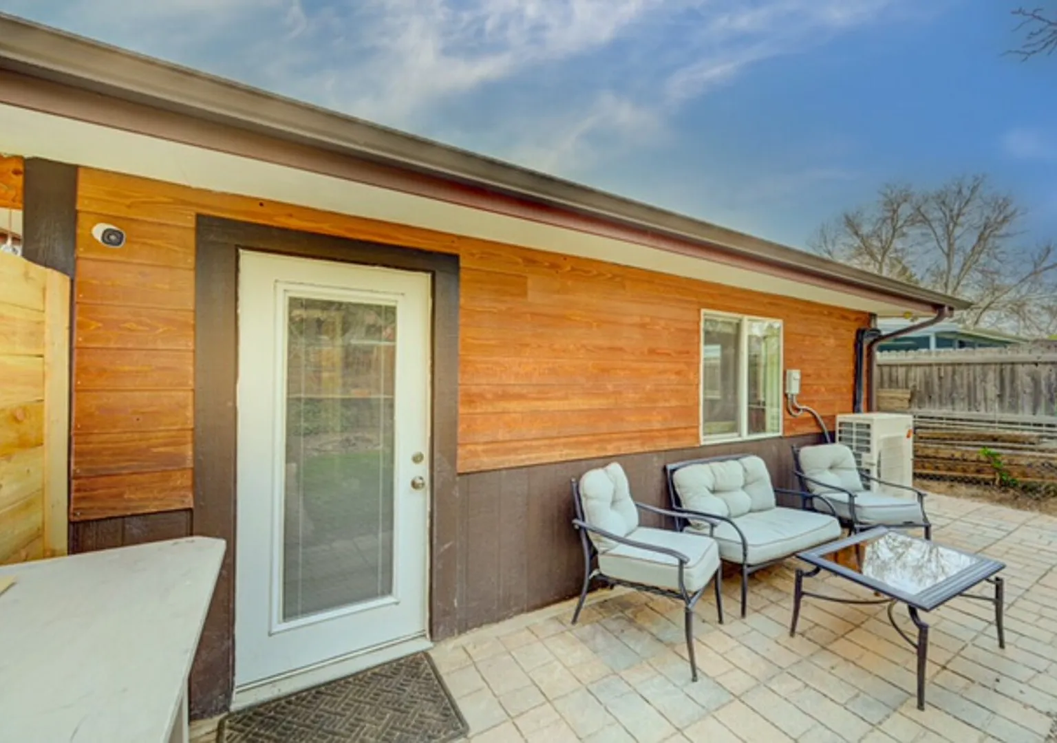 Studio - attached to main house with separate entrance and yard. — Photo 4