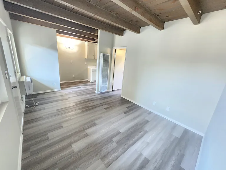 15043 Victory Blvd #11 — Photo 2