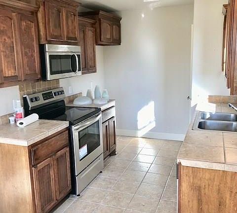 4th image of 414 Meadow Wood Ln