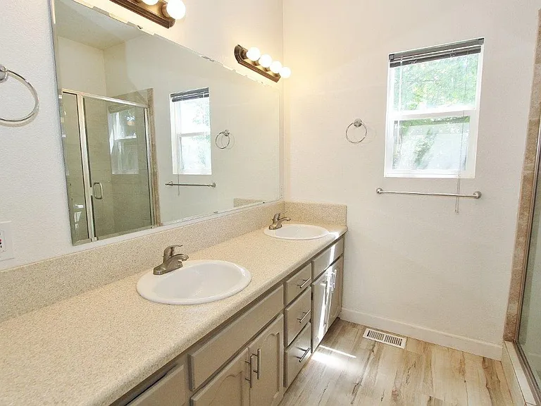 1334 N Gawaine Pl — Photo 16
