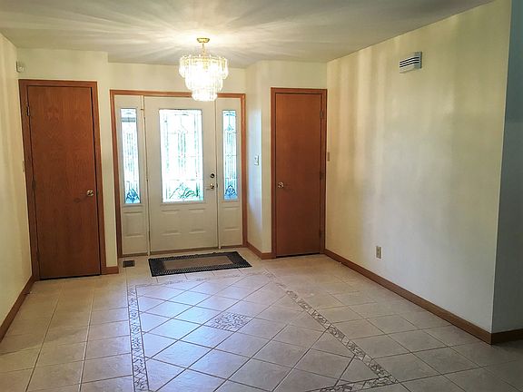 3rd image of 3032 Stoneybrook Dr
