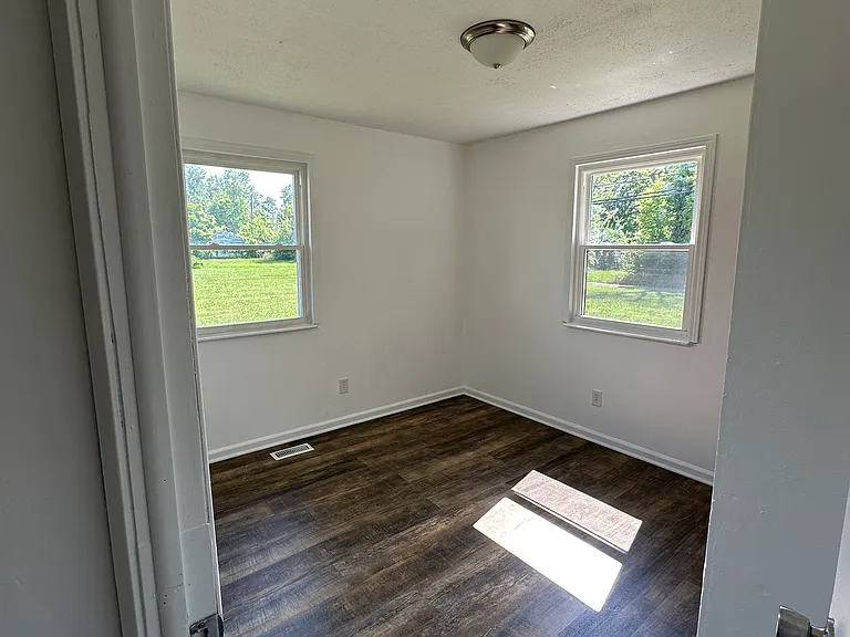 67 Hollencamp Ave — Photo 9