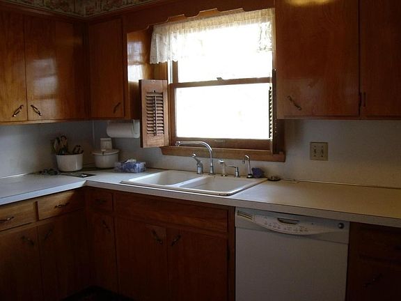 4th image of 2060 Berry Hill Dr