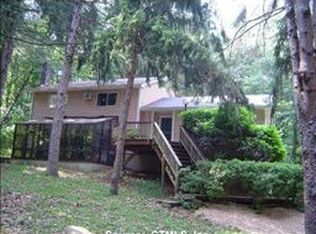 8 Hungry Hill Cir, Guilford, CT 06437