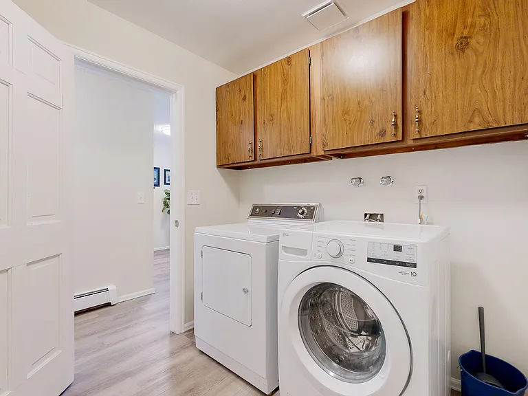 1404 Adriel Dr — Photo 9