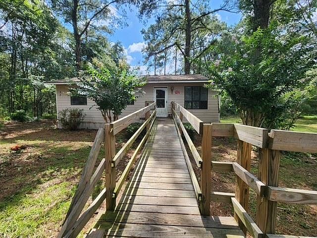 1st image of 834 Clover Way