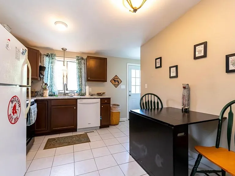 9 Gardner Cir #A — Photo 5