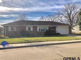 16 Eastridge Dr N, York, NE 68467