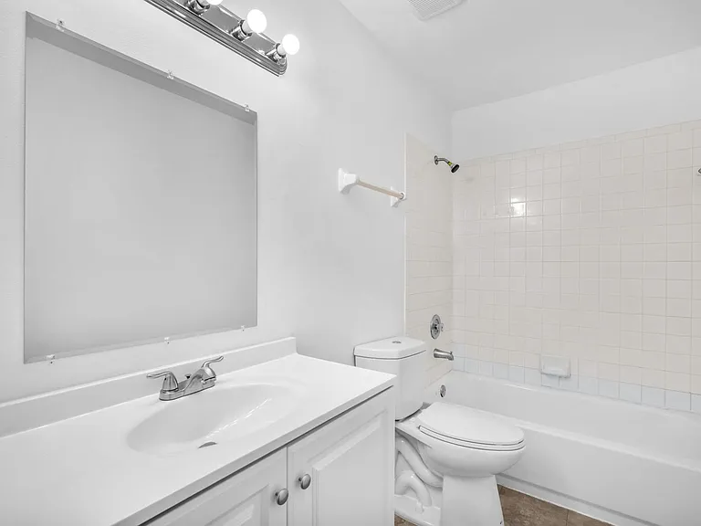 2020 NE 163rd St #204 — Photo 22