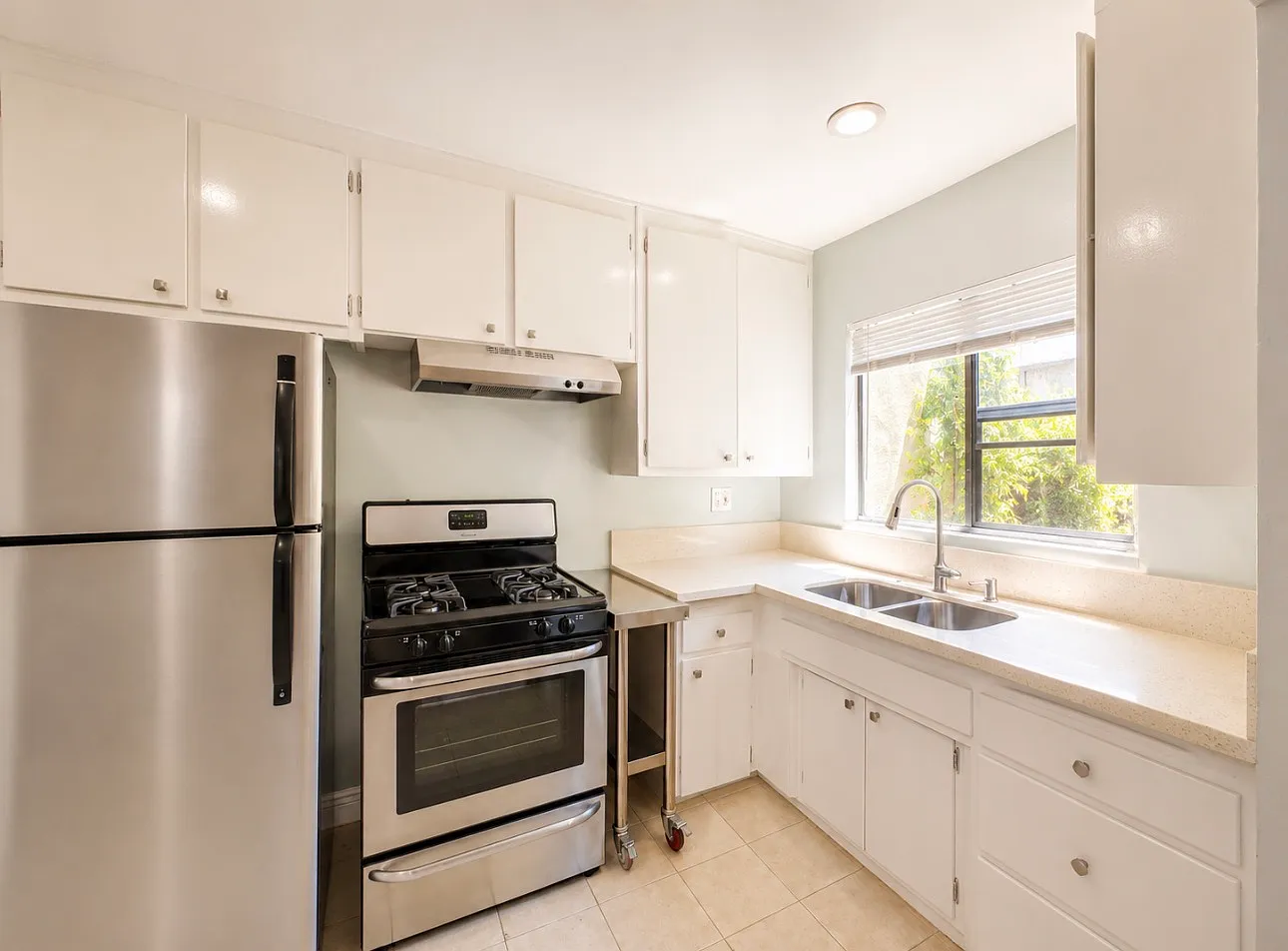 2 bed, 1.5 bath, 1000 sqft, $2,895 — Photo 3