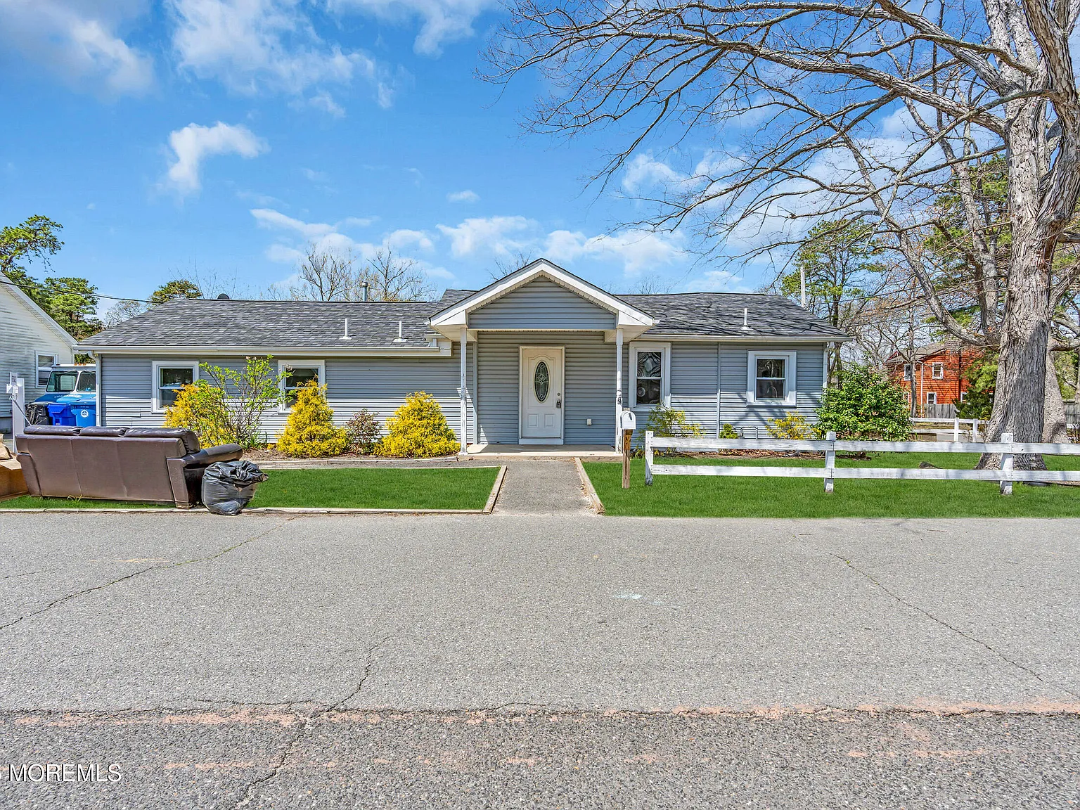 3 bed, 1100 sqft, $3,000 — Photo 2