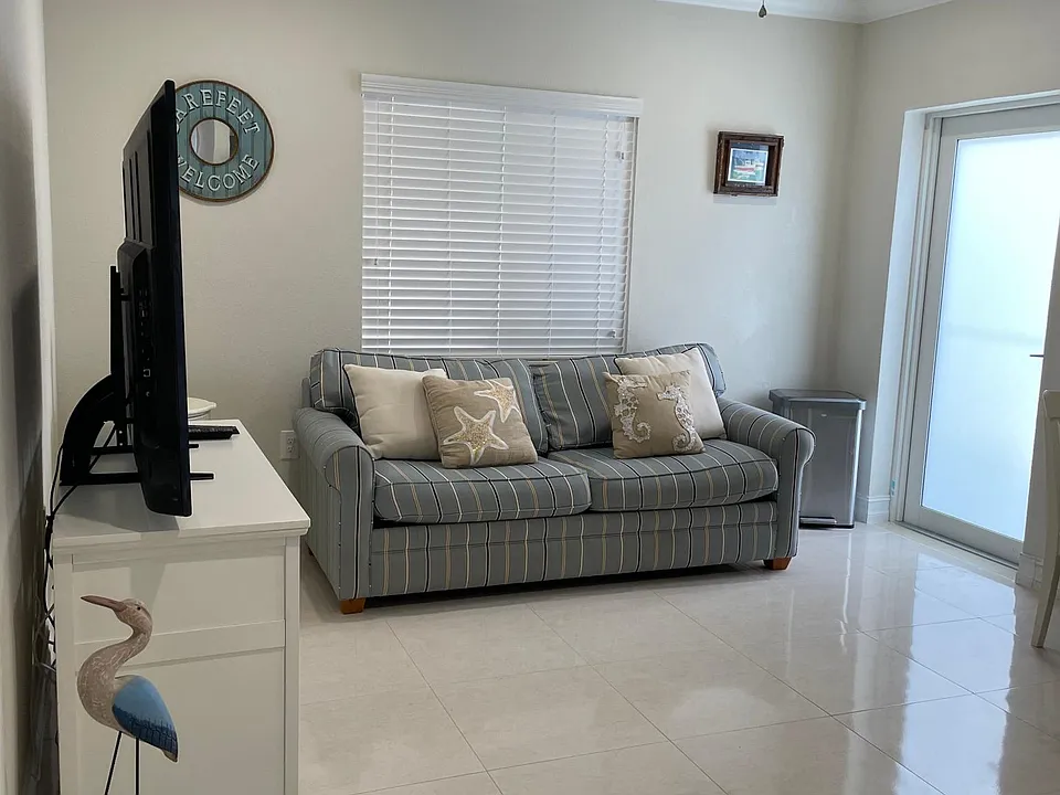 30 Coconut Dr