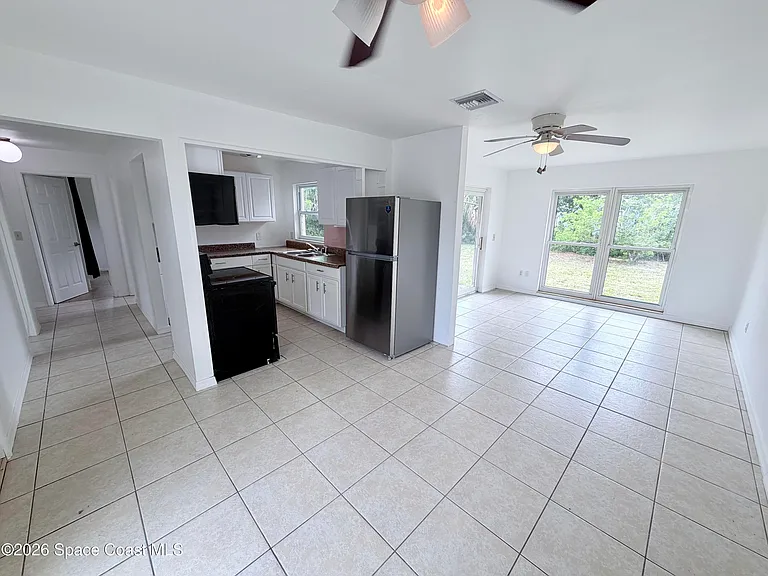 2107 Little John Rd — Photo 4