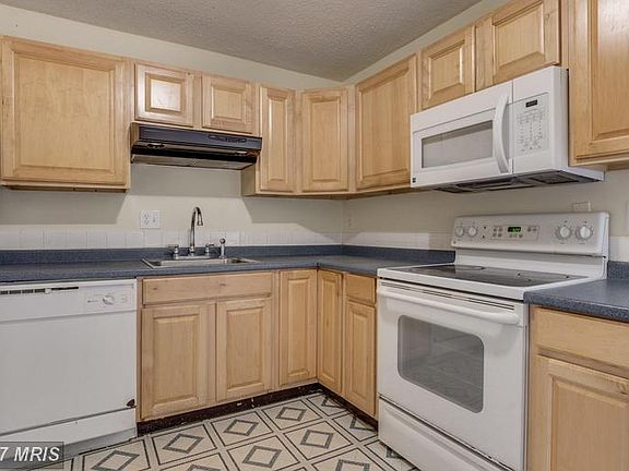 5th image of 621 Center St APT T2