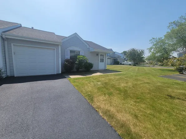 3311 Southport Dr #1, Island Lake, IL 60042