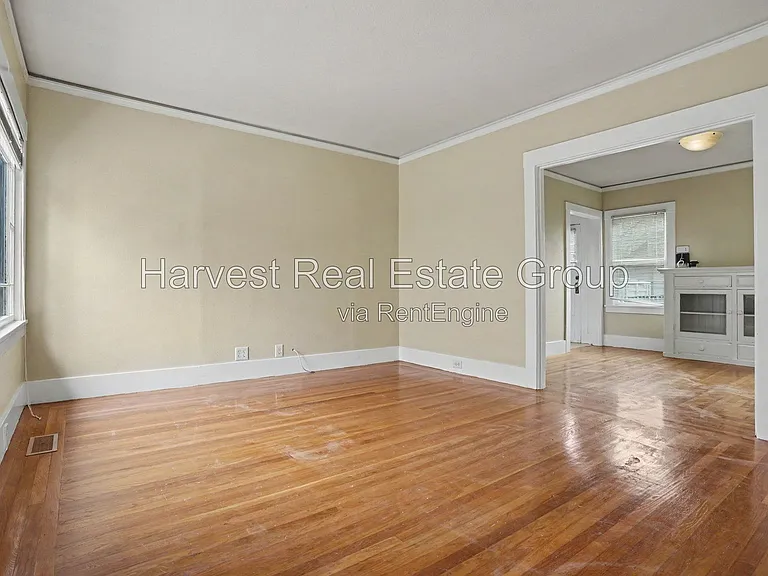 2156 Clinton Ave #D — Photo 2