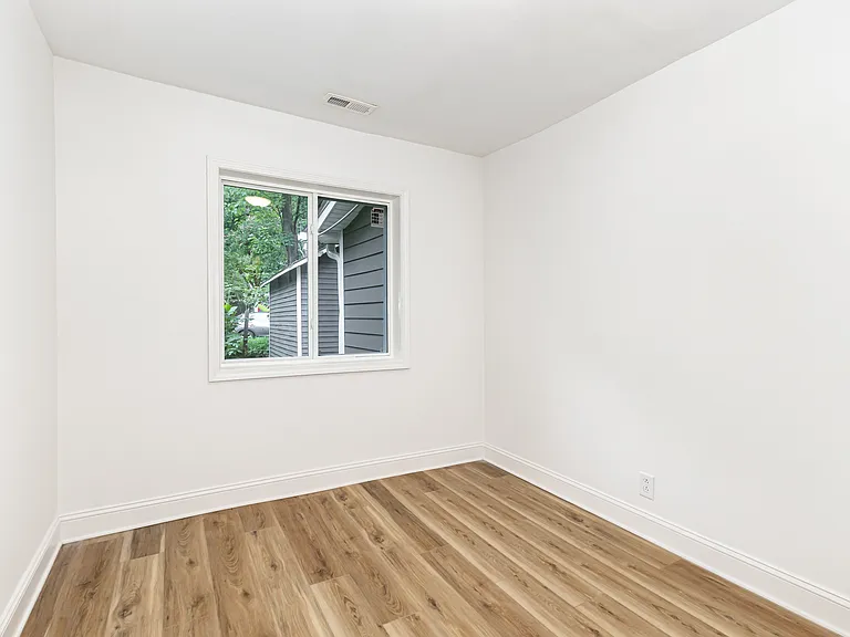 209 E Lavender Ave — Photo 16