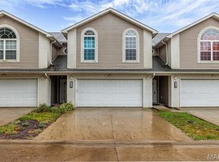 107 N Alby Ct, Godfrey, IL 62035