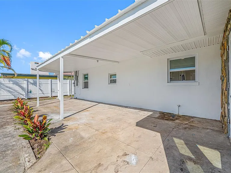 7930 Causeway Blvd S — Photo 45