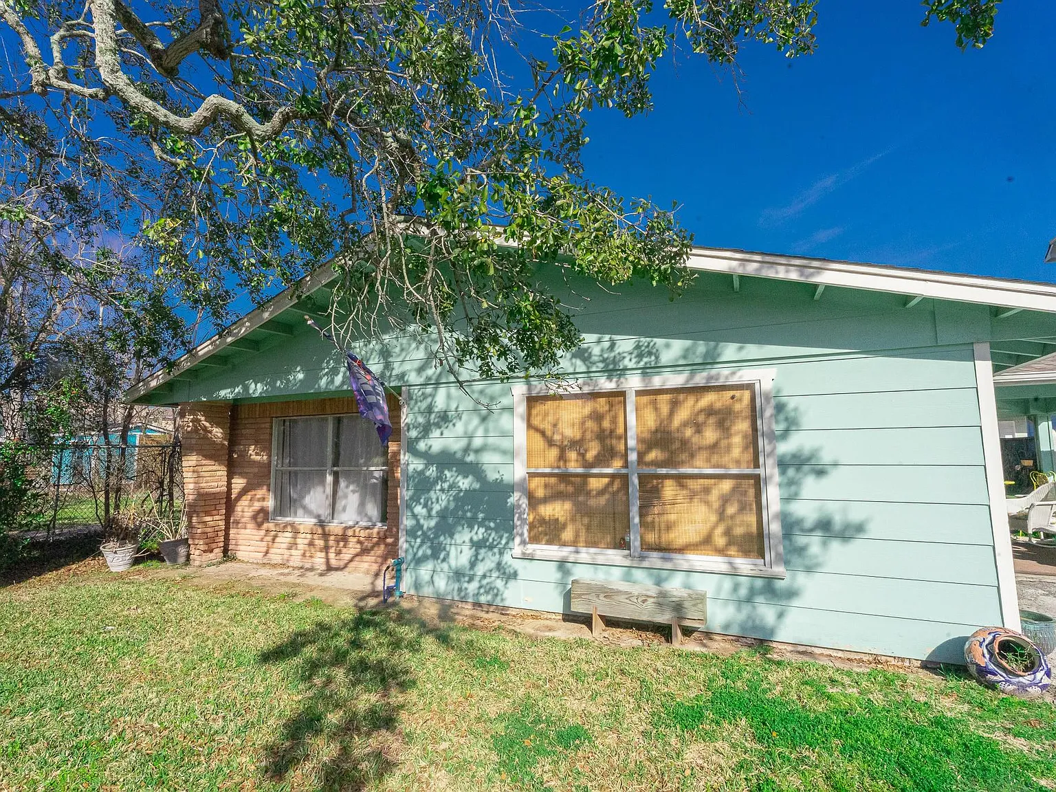 3 bed, 1.0 bath, 1426 sqft, $2,500 — Photo 2